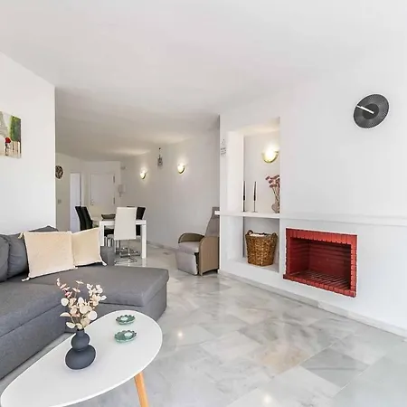 134 - Stylish Modern With Pool, Mijas アパート